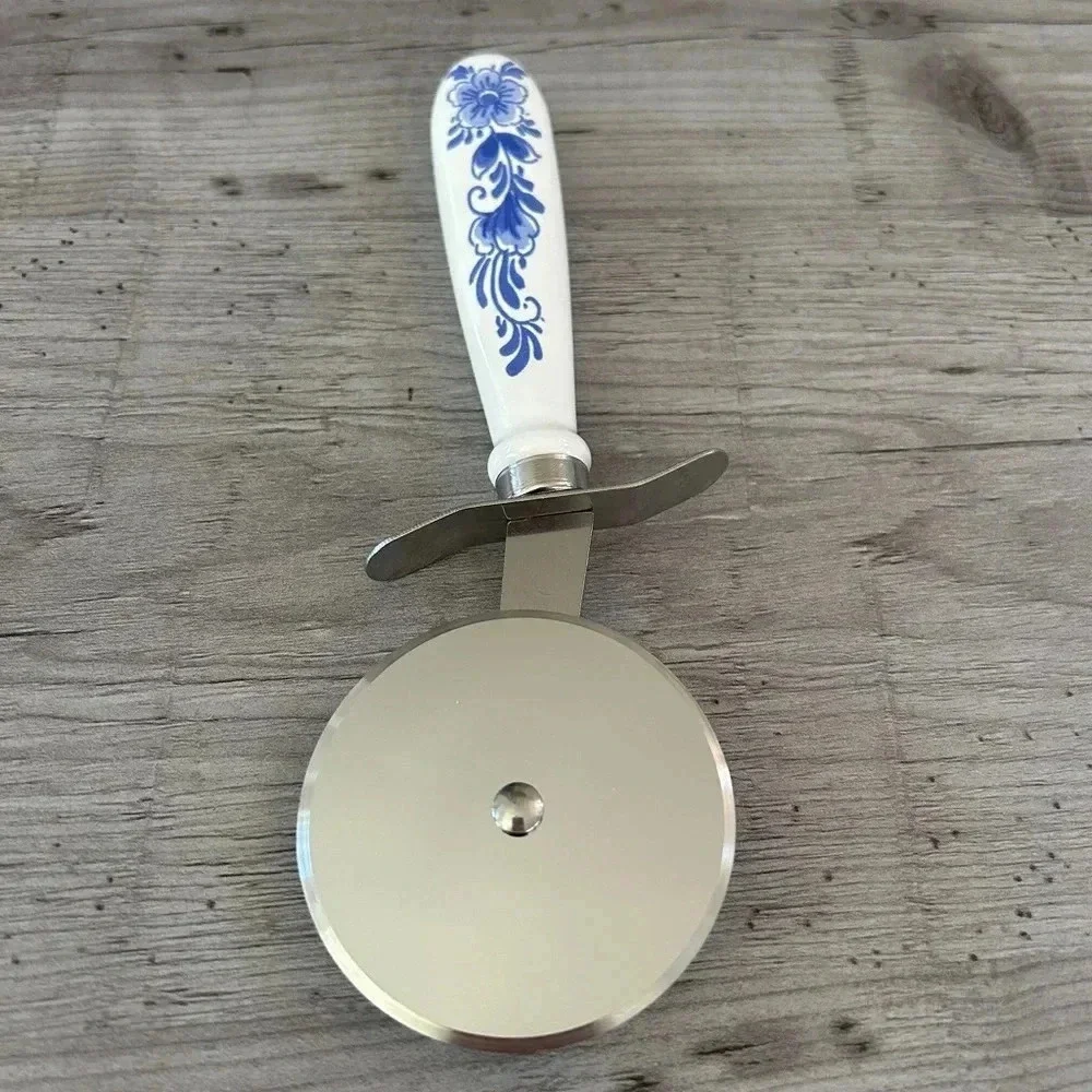 Delft Blue Pizza Cutter/Slicer